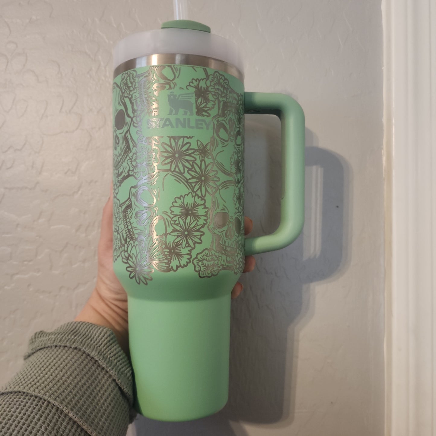 40 OZ Engraved Stanley (skulls)