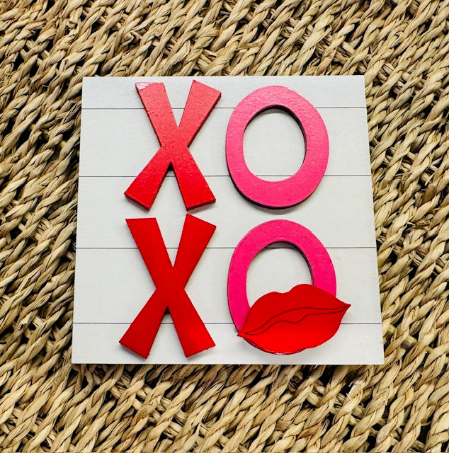 Interchangeable Leaning Frame Insert XOXO - CHD