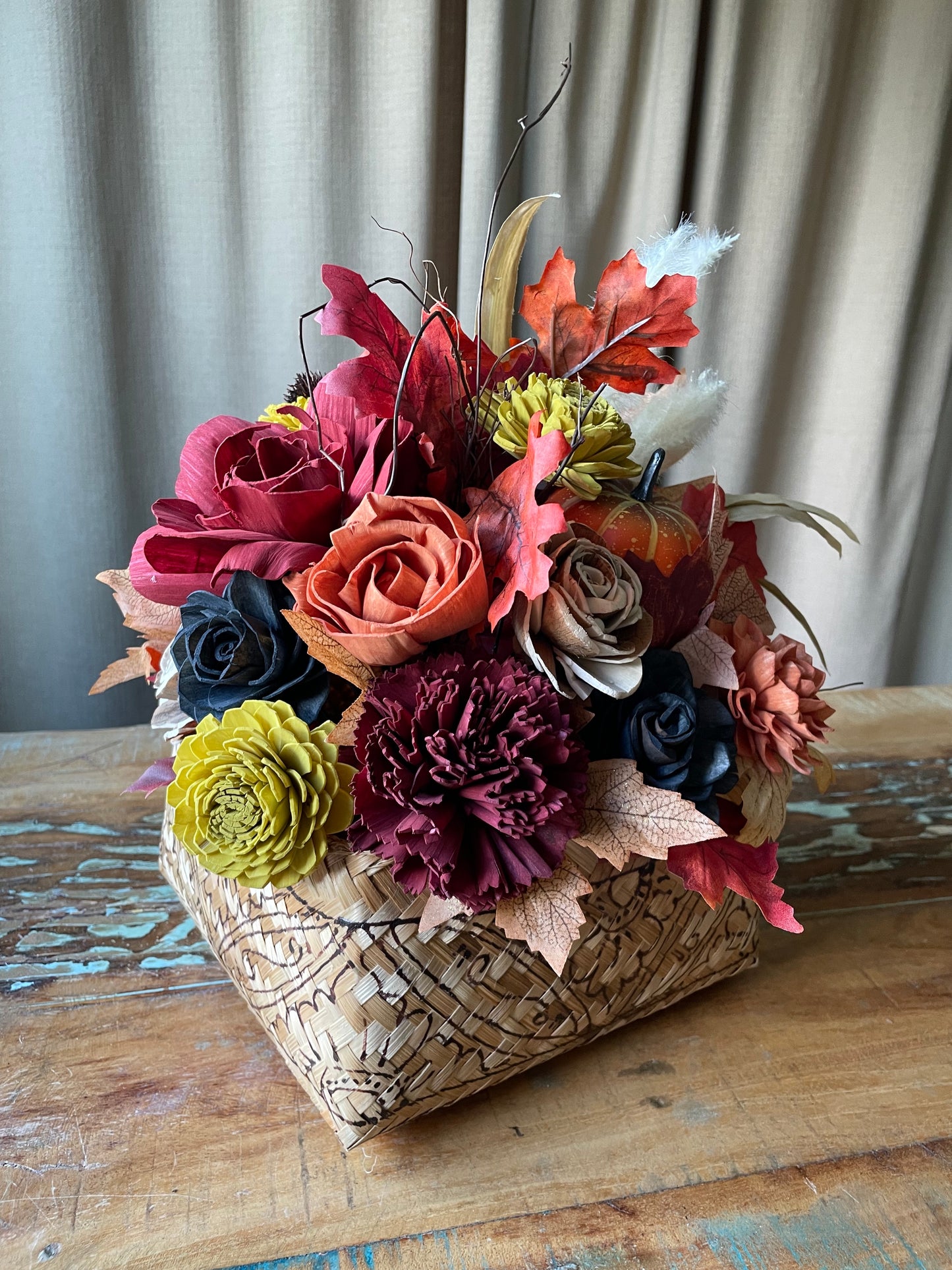 Autumn Painted Basket with Wood Flowers - LUNA WOOD FLOWERS