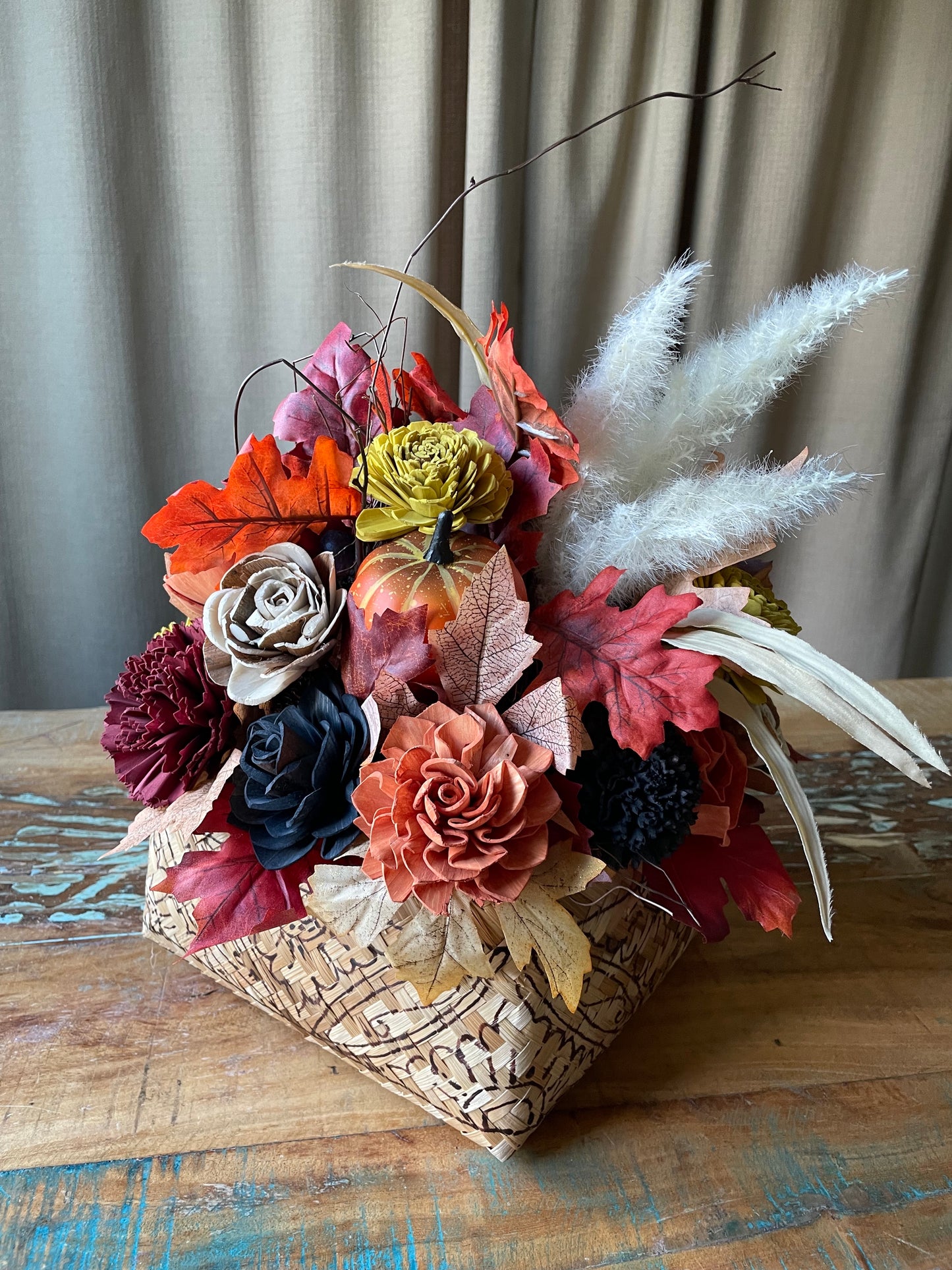 Autumn Painted Basket with Wood Flowers - LUNA WOOD FLOWERS
