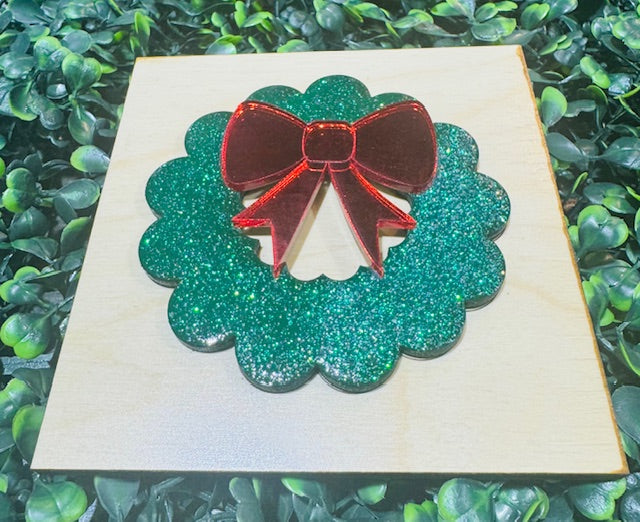 Interchangeable Leaning Frame Insert - Christmas Wreath - CHD