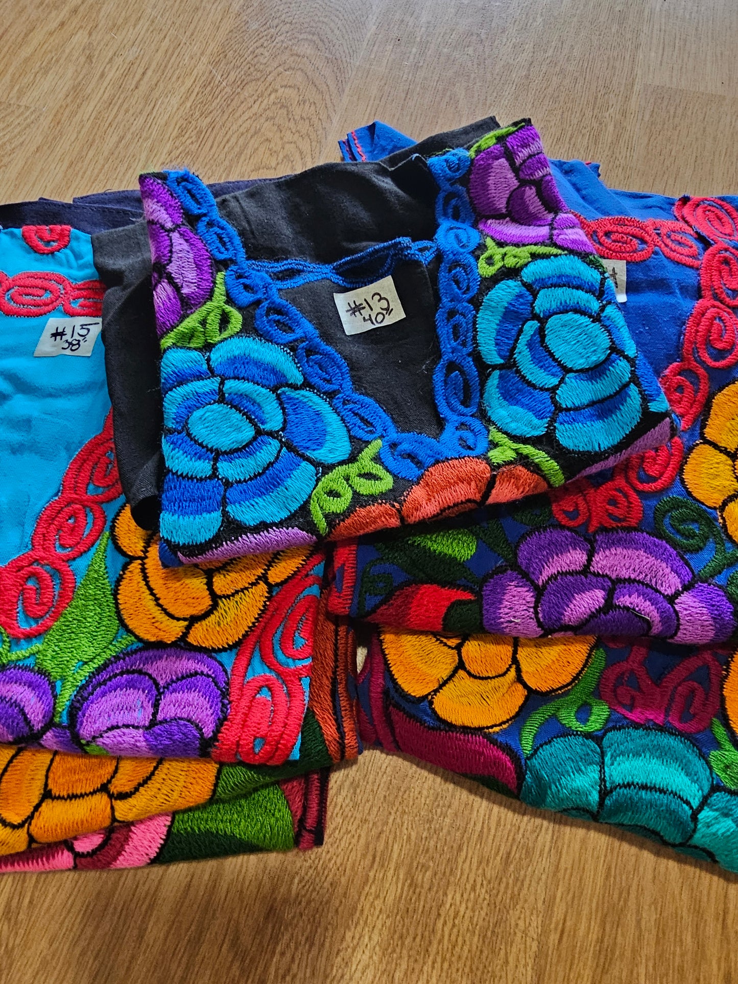 Top Algodon Flowers Embroidered (Size M/L) @Amorfashionshop