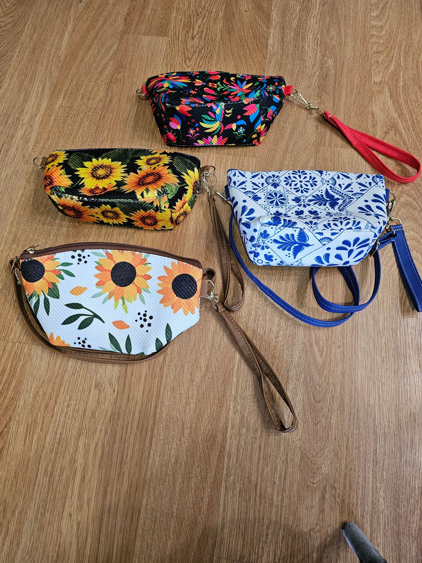 Wristlet- Cosmetiquera @amorfashionshop