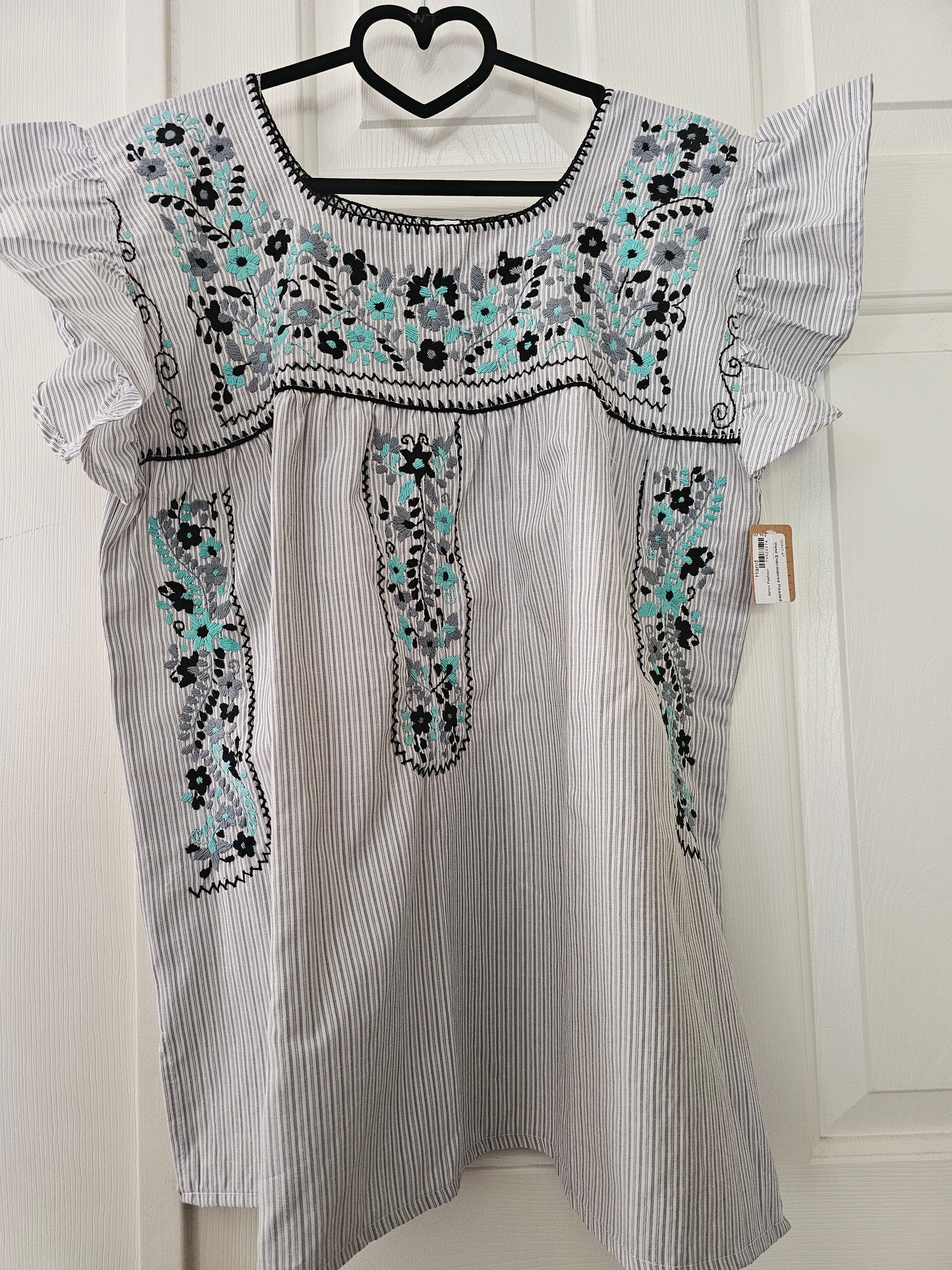 Hand Embroidered Pleaded Top (SIZE L) @amorfashionshop