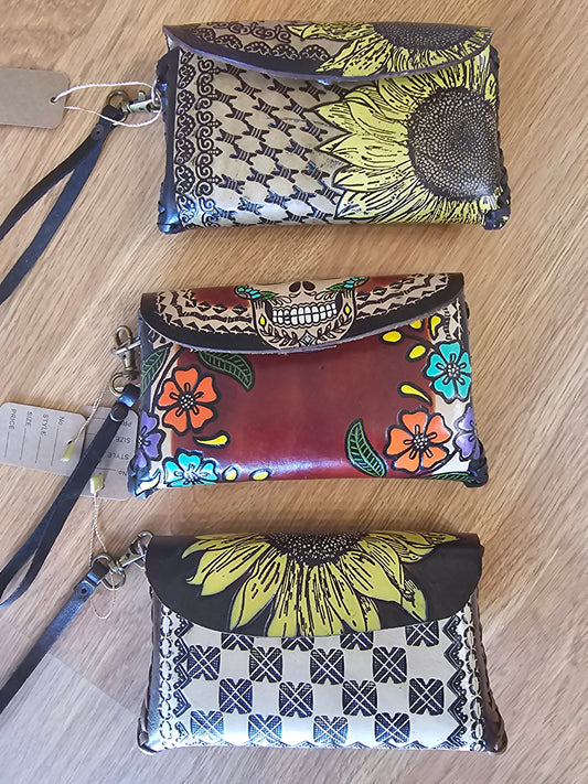 Wristlet- Leather Hand Painted Troquelado (muñequera) Iman @amorfashionshop