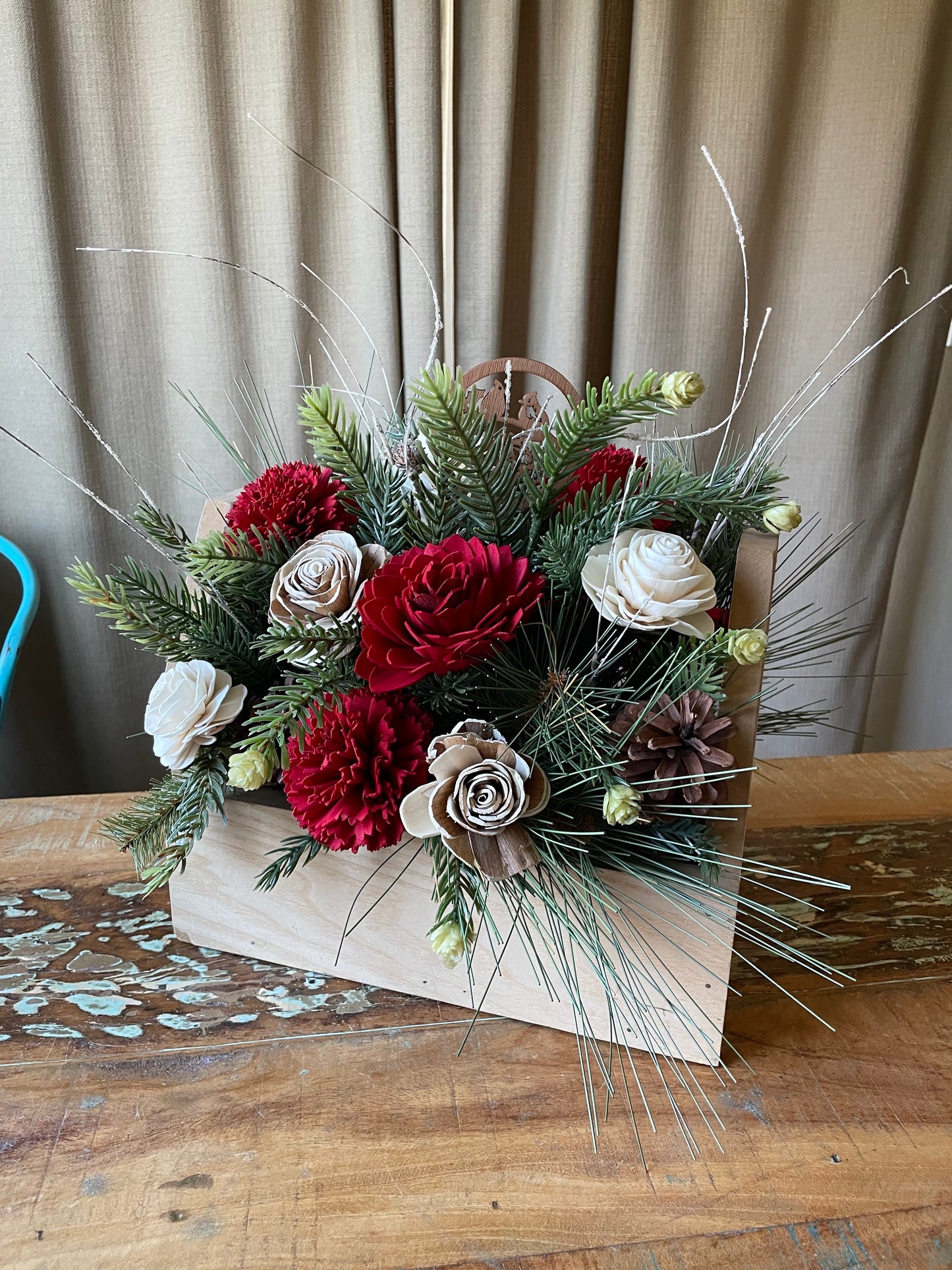 Christmas Vintage-Inspired Box - LUNA WOOD FLOWERS