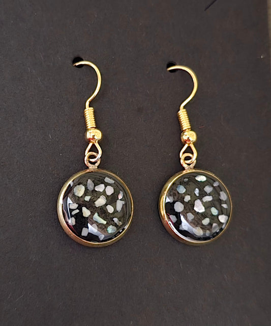 Dangle-Rnd-Stone