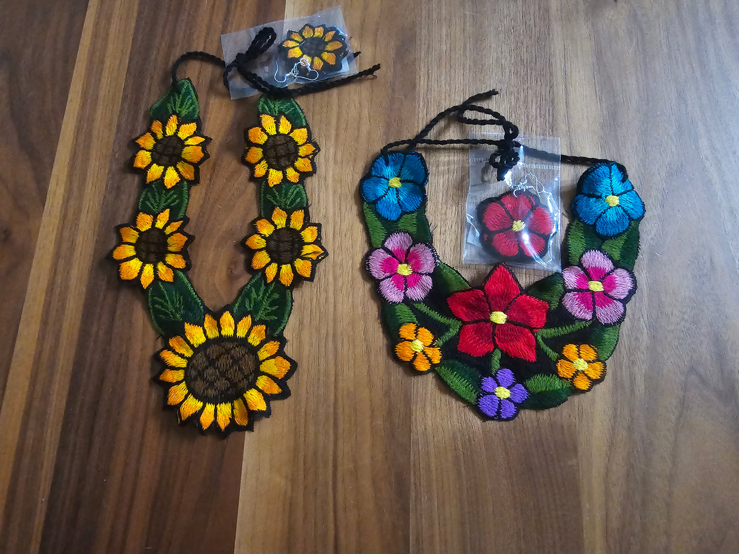 Embroidered Necklace SET