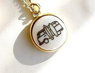 Ocean Beach Van Necklace - Auggie & Friends