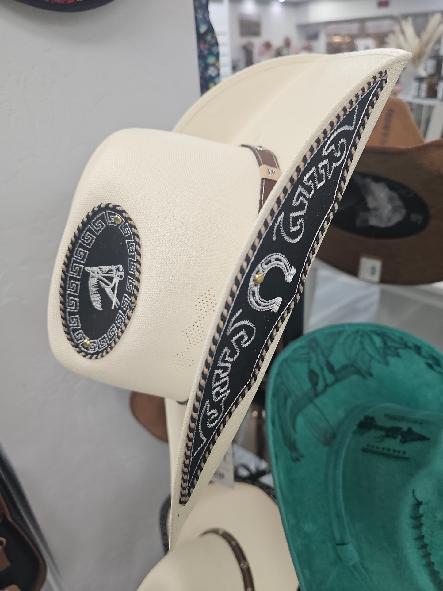 Hat Vaquer@ Lona Parche Bordado @amorfashionshop.com