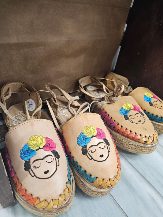 Huarache - Dama Ankle Tie Embroidered Frida @amorfashionshop.com