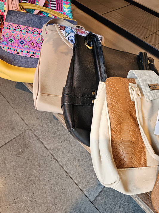 1 Bag On SALE @amorfashionshop