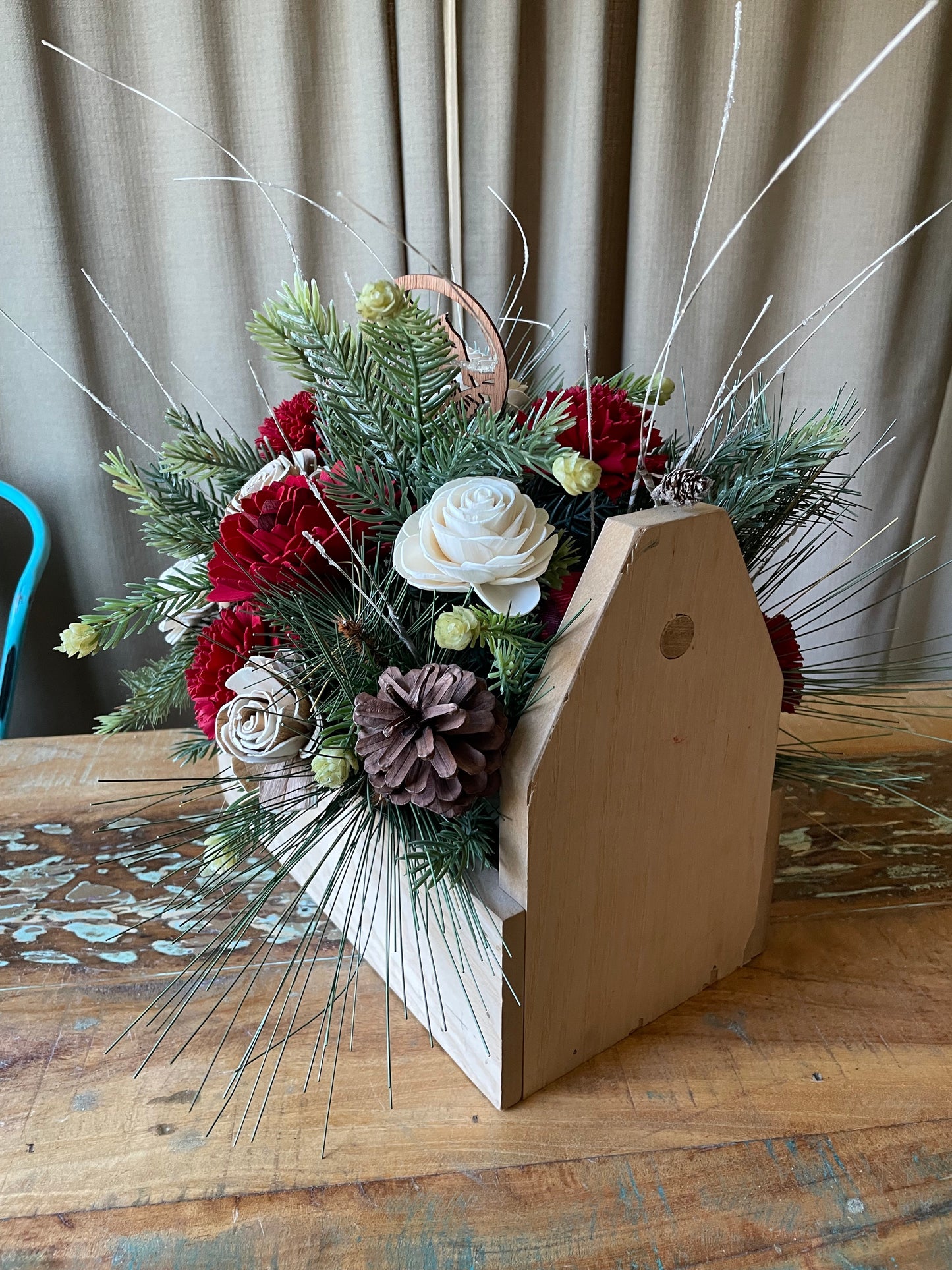 Christmas Vintage-Inspired Box - LUNA WOOD FLOWERS